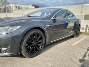 Aleksin Tesla Model S